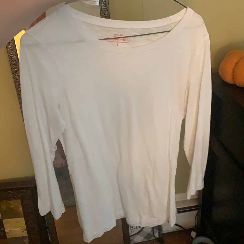 white long sleeve vineyard vine tee